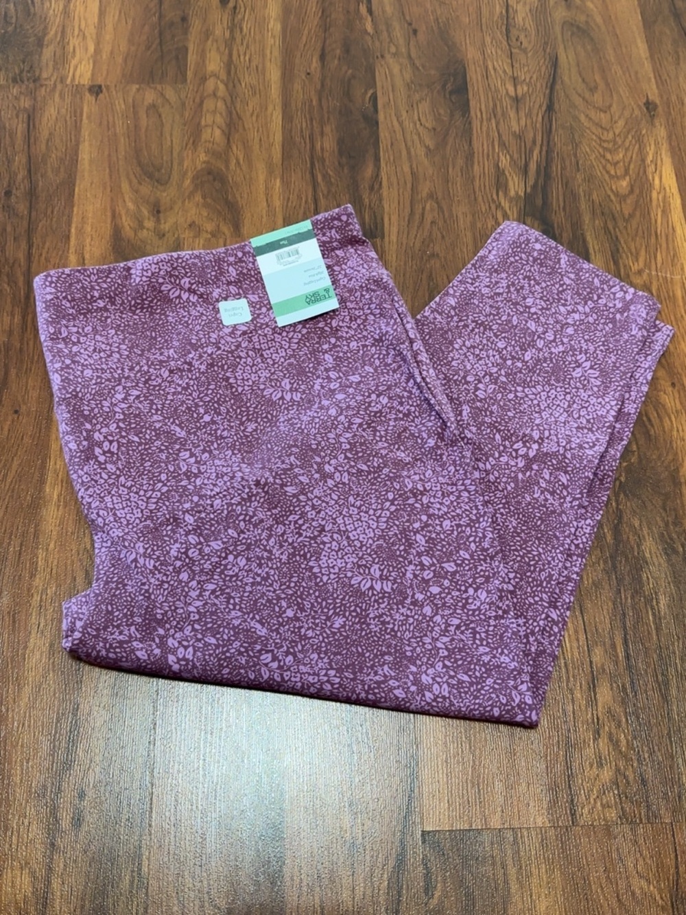 Terra & Sky Women’s Plus Size Purple High-Rise Capri Leggings - Picture 7 of 8